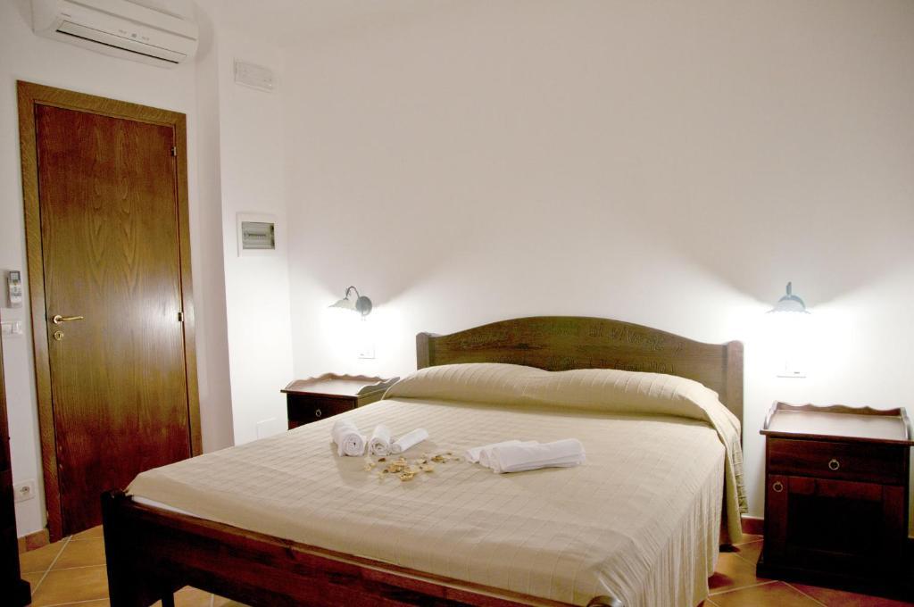 Casale Il Gheppio Guest House Laureana Cilento Стая снимка