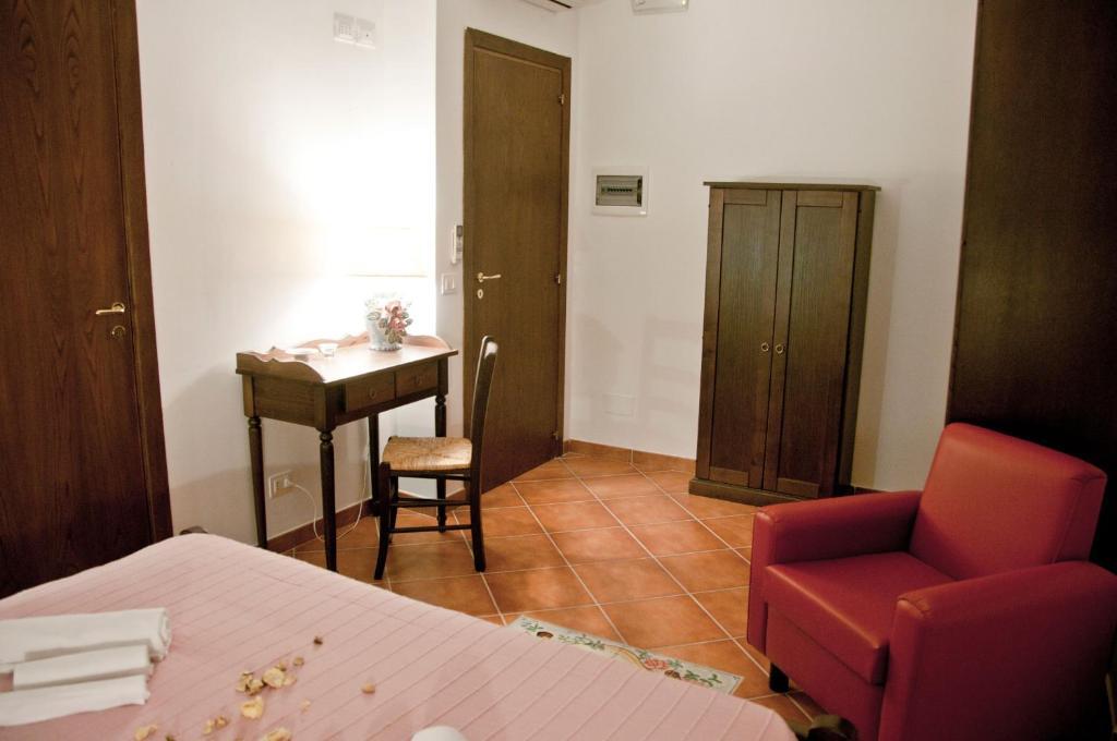 Casale Il Gheppio Guest House Laureana Cilento Стая снимка
